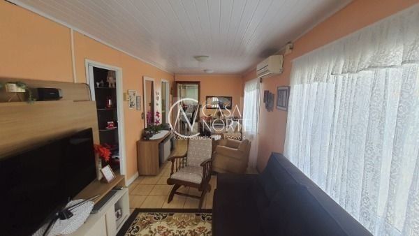 Casa à venda com 4 quartos, 220m², 3 vagas, Rua Capitao Pedroso no bairro Restinga em Porto Alegre