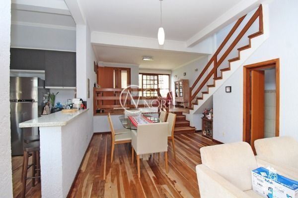 Casa à venda com 3 quartos, 208m², 1 suíte, 2 vagas, Rua Josue Guimaraes no bairro Espírito Santo em Porto Alegre