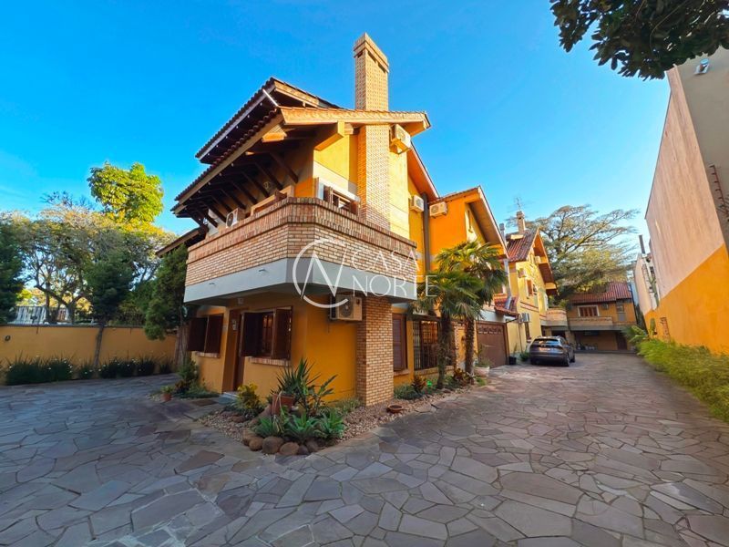 Casa de Condomínio à venda com 3 quartos, 168m², 1 suíte, 2 vagas, Avenida Coronel Marcos no bairro Pedra Redonda em Porto Alegre