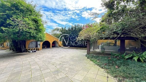 Casa à venda com 7 quartos, 720m², 6 vagas, Avenida Coronel Marcos no bairro Pedra Redonda em Porto Alegre