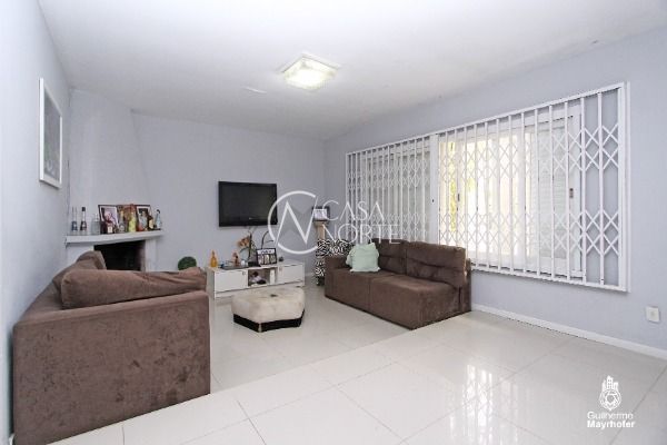 Casa à venda com 3 quartos, 180m², 1 suíte, 2 vagas, Rua Benjamim Moresco no bairro Ipanema em Porto Alegre