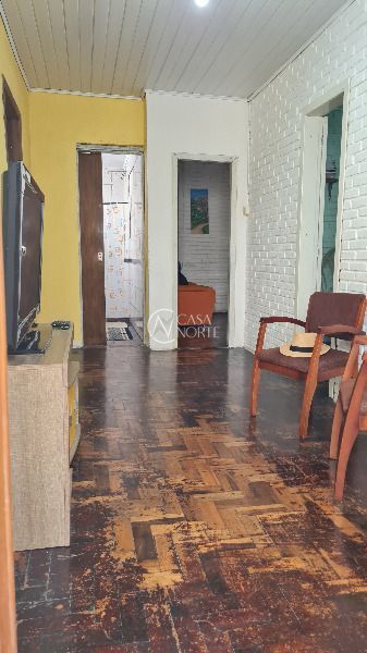 Casa à venda com 3 quartos, 85m², 1 vaga, Rua Capao da Canoa no bairro Ipanema em Porto Alegre