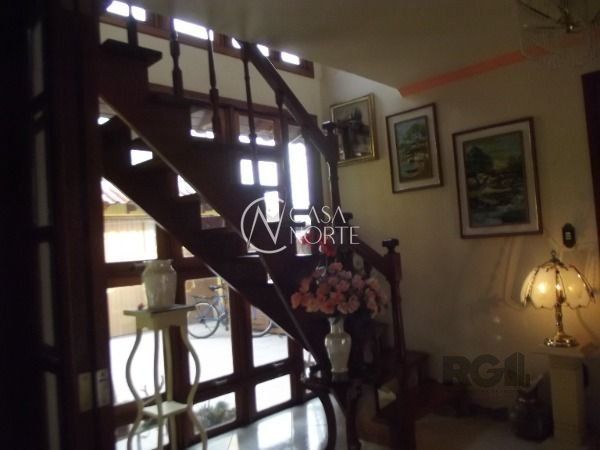 Casa à venda com 4 quartos, 320m², 1 suíte, 2 vagas, Rua Marques do Marica no bairro Vila Nova em Porto Alegre