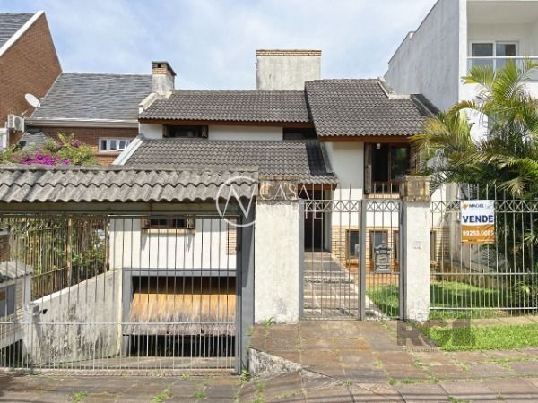 Casa à venda com 3 quartos, 204m², 1 suíte, 3 vagas, Rua Doutor Pitrez no bairro Ipanema em Porto Alegre