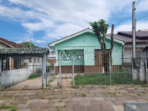 Casa à venda com 4 quartos, 188m², 1 suíte, 6 vagas, Rua Tamandaré no bairro Camaquã em Porto Alegre