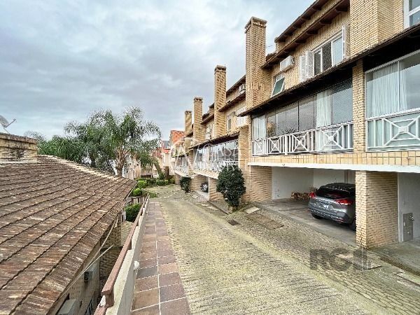 Casa de Condomínio à venda com 4 quartos, 219m², 1 suíte, 2 vagas, Rua Professor Xavier Simoes no bairro Sétimo Céu em Porto Alegre