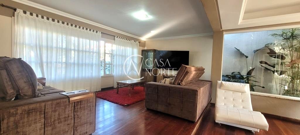 Casa à venda com 4 quartos, 351m², 1 suíte, 2 vagas, Rua Paulo Derly Strehl no bairro Espírito Santo em Porto Alegre