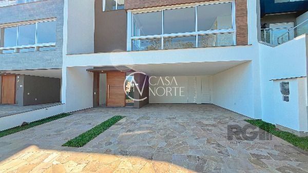 Casa de Condomínio à venda com 3 quartos, 256m², 3 suítes, 2 vagas, Rua Ivo Walter Kern no bairro Hípica em Porto Alegre