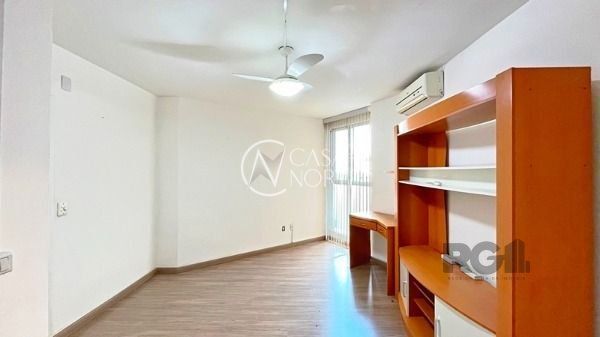 Apartamento à venda com 2 quartos, 59m², 1 vaga, Rua Coronel Massot no bairro Cristal em Porto Alegre