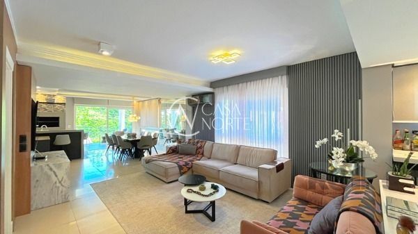 Casa à venda com 3 quartos, 248m², 1 suíte, 2 vagas, Avenida Edgar Pires de Castro no bairro Aberta dos Morros em Porto Alegre