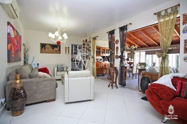 Casa à venda com 3 quartos, 219m², 1 suíte, 2 vagas, Rua Fortunato Della Casa no bairro Espírito Santo em Porto Alegre