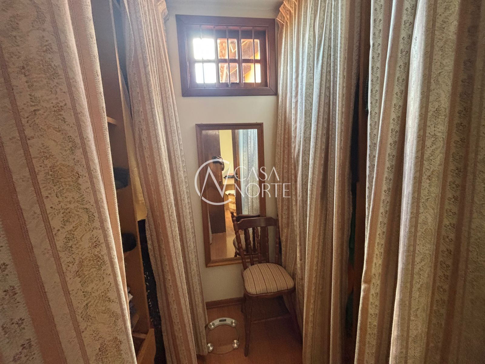 Casa à venda com 3 quartos, 252m², 1 suíte, 2 vagas, Rua Engenheiro Tito Marques Fernandes no bairro Ipanema em Porto Alegre