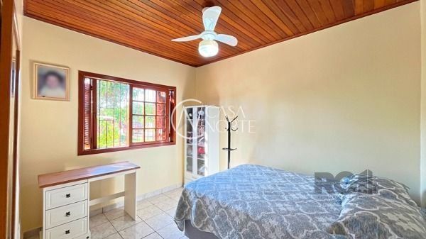 Casa à venda com 4 quartos, 200m², 4 vagas, Rua Wenceslau Fontoura no bairro Restinga em Porto Alegre