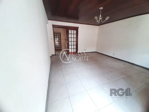 Casa à venda com 3 quartos, 130m², 1 suíte, 2 vagas, Avenida Vereador Roberto Landell de Moura no bairro Campo Novo em Porto Alegre