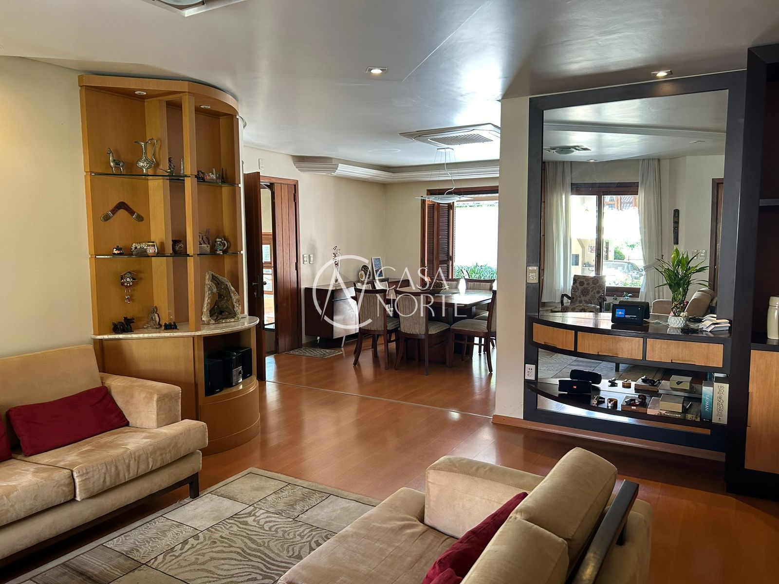 Casa de Condomínio à venda com 3 quartos, 204m², 1 suíte, 3 vagas, Avenida Vicente Monteggia no bairro Cavalhada em Porto Alegre