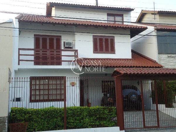 Sobrado à venda com 3 quartos, 158m², 1 suíte, 2 vagas, Rua Luiz Delfino no bairro Espírito Santo em Porto Alegre