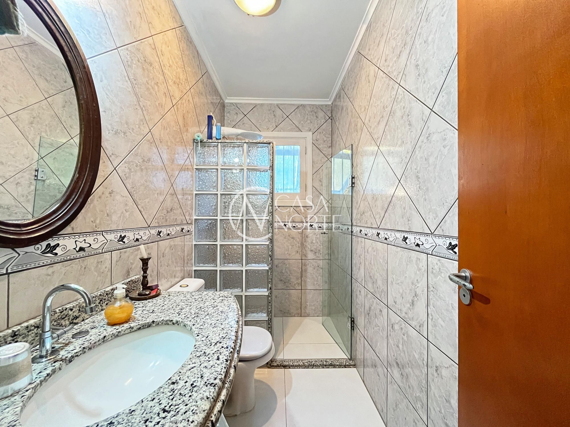 Casa à venda com 4 quartos, 506m², 1 suíte, 6 vagas, Avenida Guaíba no bairro Ipanema em Porto Alegre