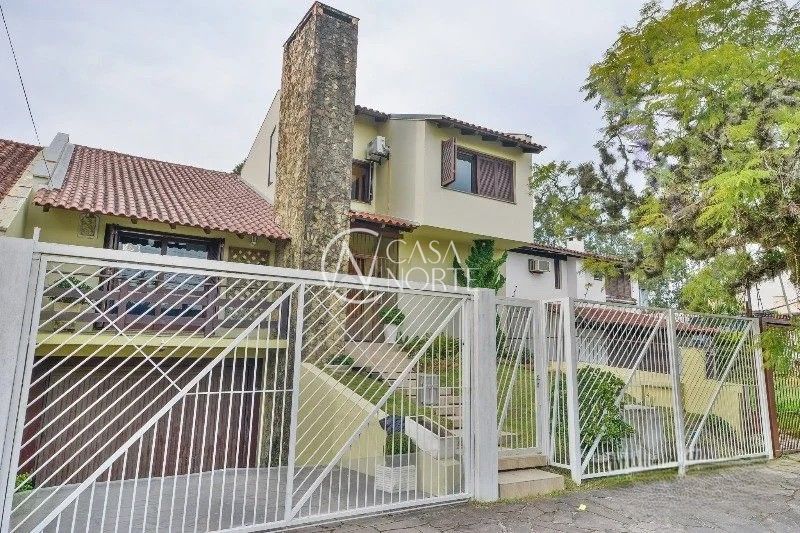 Casa à venda com 3 quartos, 280m², 1 suíte, 2 vagas, Rua Arnaldo Bernardi no bairro Ipanema em Porto Alegre