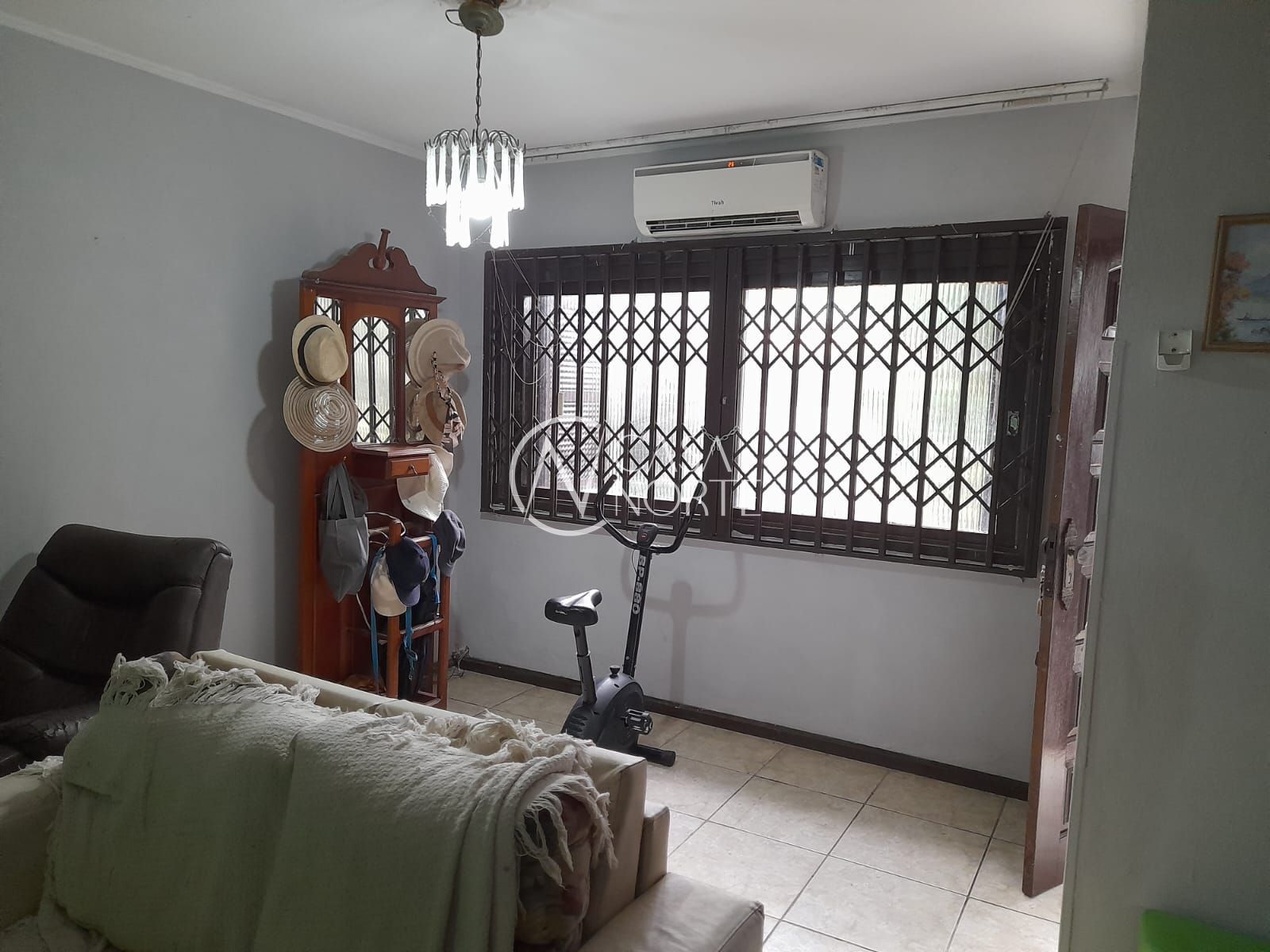 Casa à venda com 3 quartos, 184m², 1 suíte, 2 vagas, Rua das Laranjeiras no bairro Ipanema em Porto Alegre
