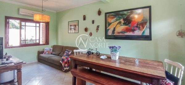 Casa à venda com 3 quartos, 169m², 1 suíte, 2 vagas, Rua Edgar Luiz Schneider no bairro Ipanema em Porto Alegre