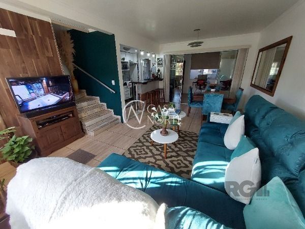 Casa à venda com 3 quartos, 120m², 4 vagas, Avenida Edgar Pires de Castro no bairro Hípica em Porto Alegre