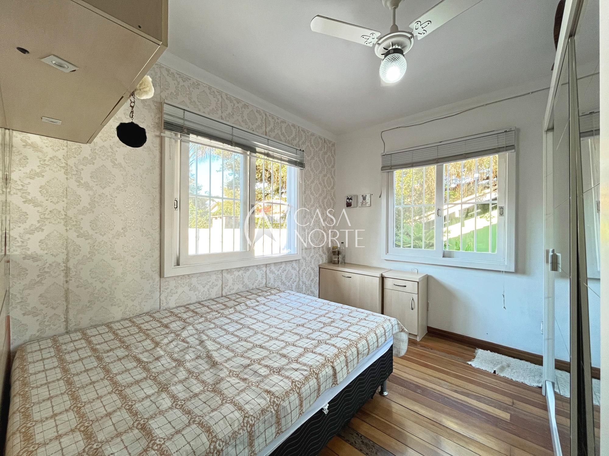 Casa à venda com 4 quartos, 506m², 1 suíte, 6 vagas, Avenida Guaíba no bairro Ipanema em Porto Alegre
