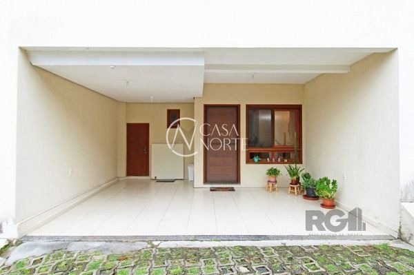 Casa de Condomínio à venda com 3 quartos, 133m², 1 suíte, 2 vagas, Rua Liberal no bairro Tristeza em Porto Alegre
