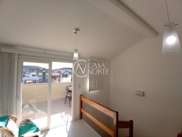 Casa à venda com 3 quartos, 90m², 1 suíte, 1 vaga, Rua Eva Pinto no bairro Hípica em Porto Alegre