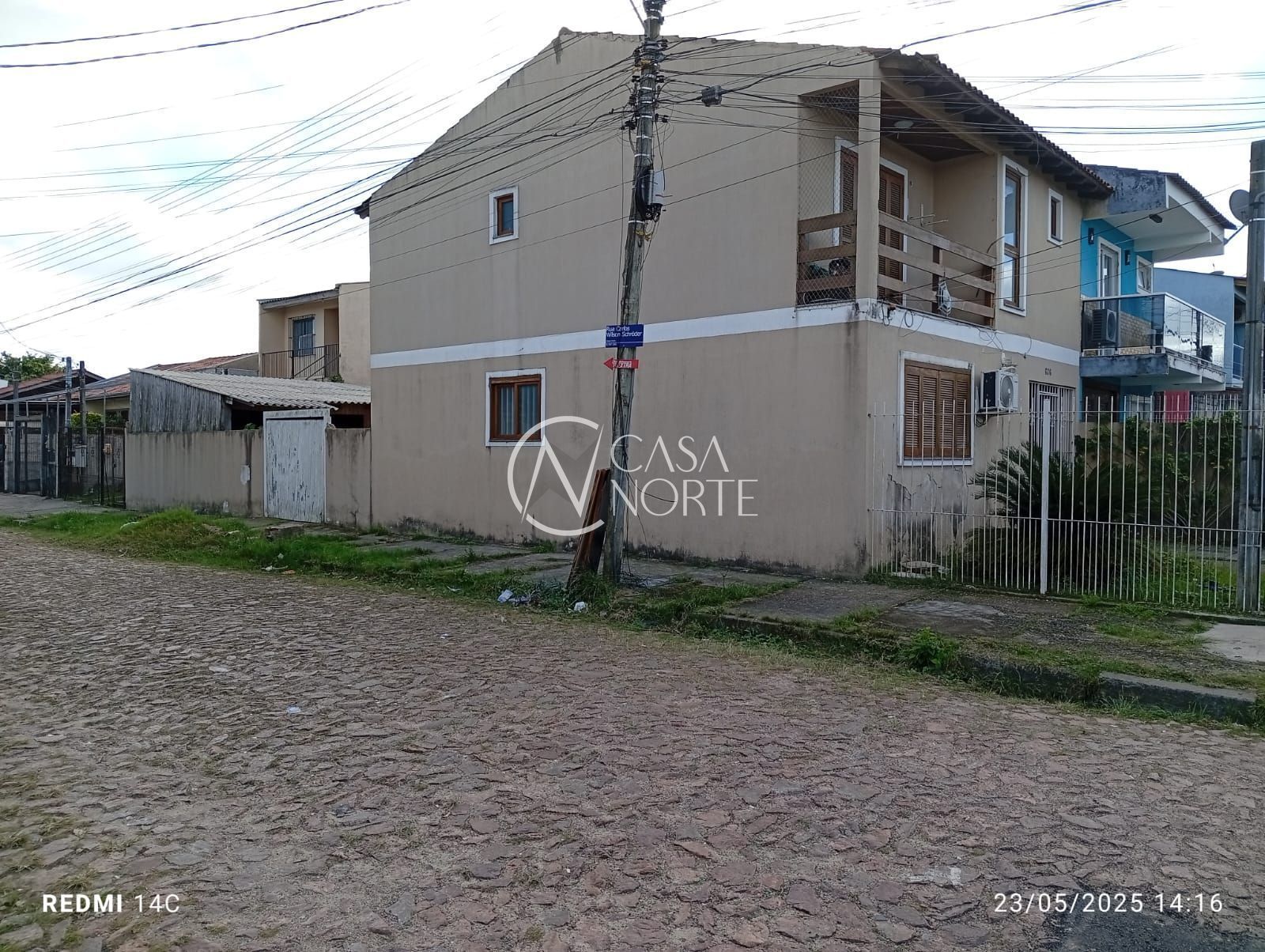Casa à venda com 4 quartos, 179m², 3 suítes, 2 vagas, Rua Doutor Antônio Mazzaferro Neto no bairro Hípica em Porto Alegre