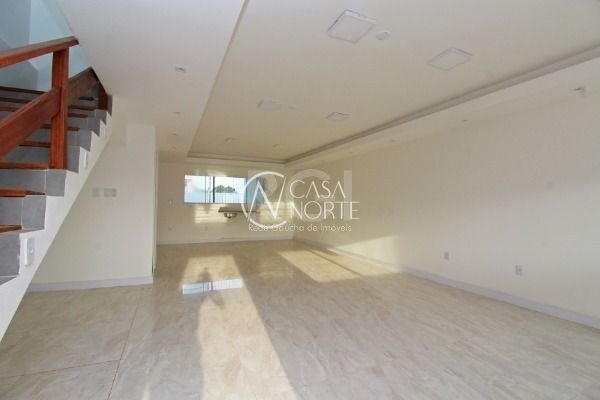 Casa à venda com 3 quartos, 217m², 1 suíte, 2 vagas, Rua Jorge Babot Miranda no bairro Aberta dos Morros em Porto Alegre