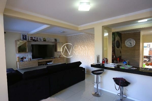 Casa à venda com 3 quartos, 140m², 2 suítes, 2 vagas, Rua Guatambu no bairro Hípica em Porto Alegre