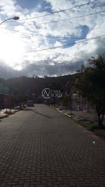 Casa à venda com 3 quartos, 125m², 1 suíte, 3 vagas, Rua Therezinha Rocha da Silva no bairro Hípica em Porto Alegre