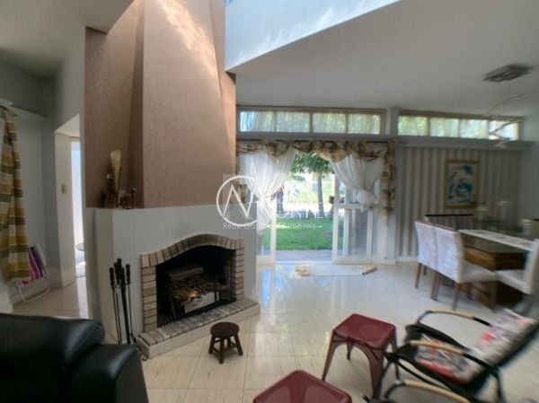 Casa à venda com 3 quartos, 333m², 1 suíte, 4 vagas, Rua Engenheiro Tito Marques Fernandes no bairro Ipanema em Porto Alegre