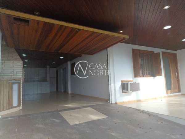 Casa à venda com 4 quartos, 250m², 1 suíte, 3 vagas, Rua Charlie Chaplin no bairro Restinga em Porto Alegre