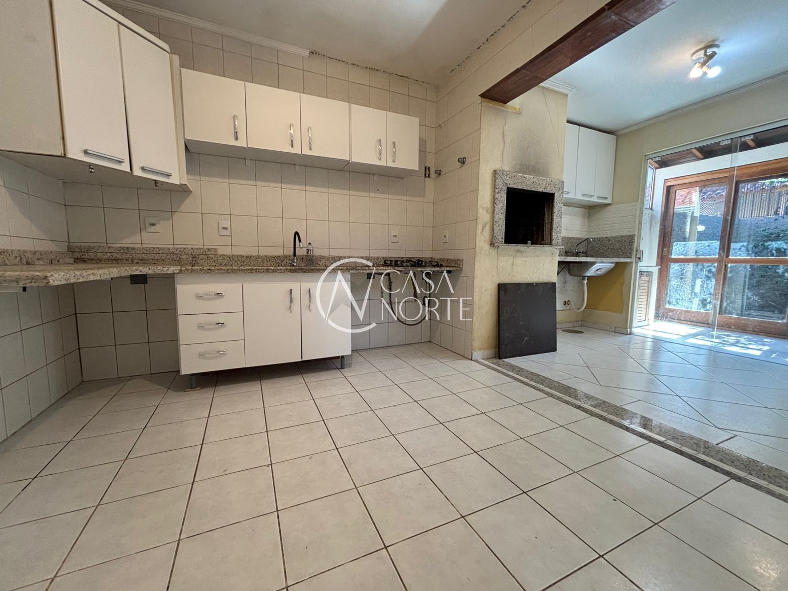 Casa de Condomínio à venda com 4 quartos, 207m², 1 suíte, 2 vagas, Avenida Orleaes no bairro Guarujá em Porto Alegre