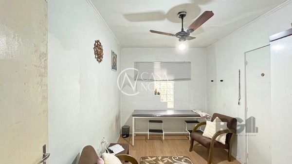 Casa à venda com 4 quartos, 180m², 1 suíte, 1 vaga, Rua Vinte e um de Agosto no bairro Cavalhada em Porto Alegre