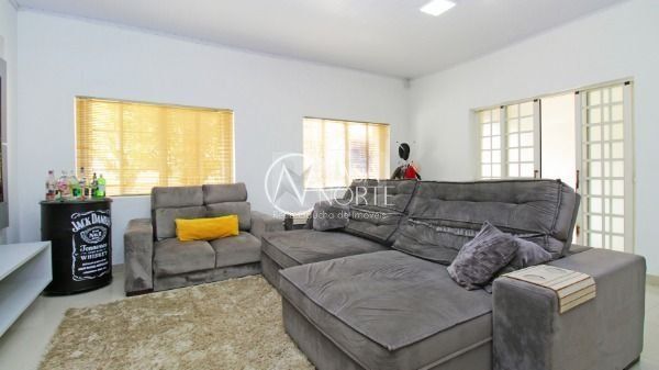 Casa à venda com 3 quartos, 468m², 1 suíte, 2 vagas, Rua General Gomes Carneiro no bairro Medianeira em Porto Alegre