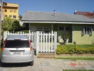 Casa à venda com 3 quartos, 109m², 2 vagas, Rua Carlos Nobre no bairro Ipanema em Porto Alegre
