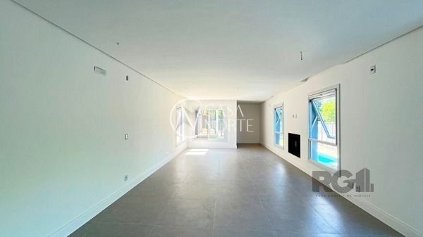 Casa à venda com 3 quartos, 210m², 2 suítes, 2 vagas, Rua José Sanguinetti no bairro Jardim Isabel em Porto Alegre