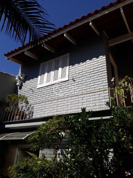 Sobrado à venda com 3 quartos, 140m², 1 suíte, 2 vagas, Rua James Bocacio no bairro Hípica em Porto Alegre