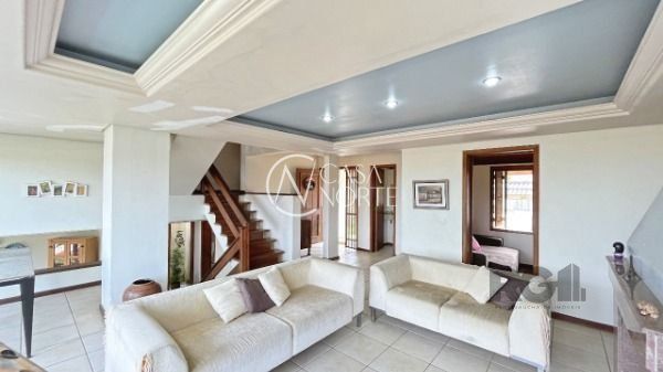 Casa à venda com 3 quartos, 204m², 1 suíte, 3 vagas, Rua Doutor Pitrez no bairro Ipanema em Porto Alegre