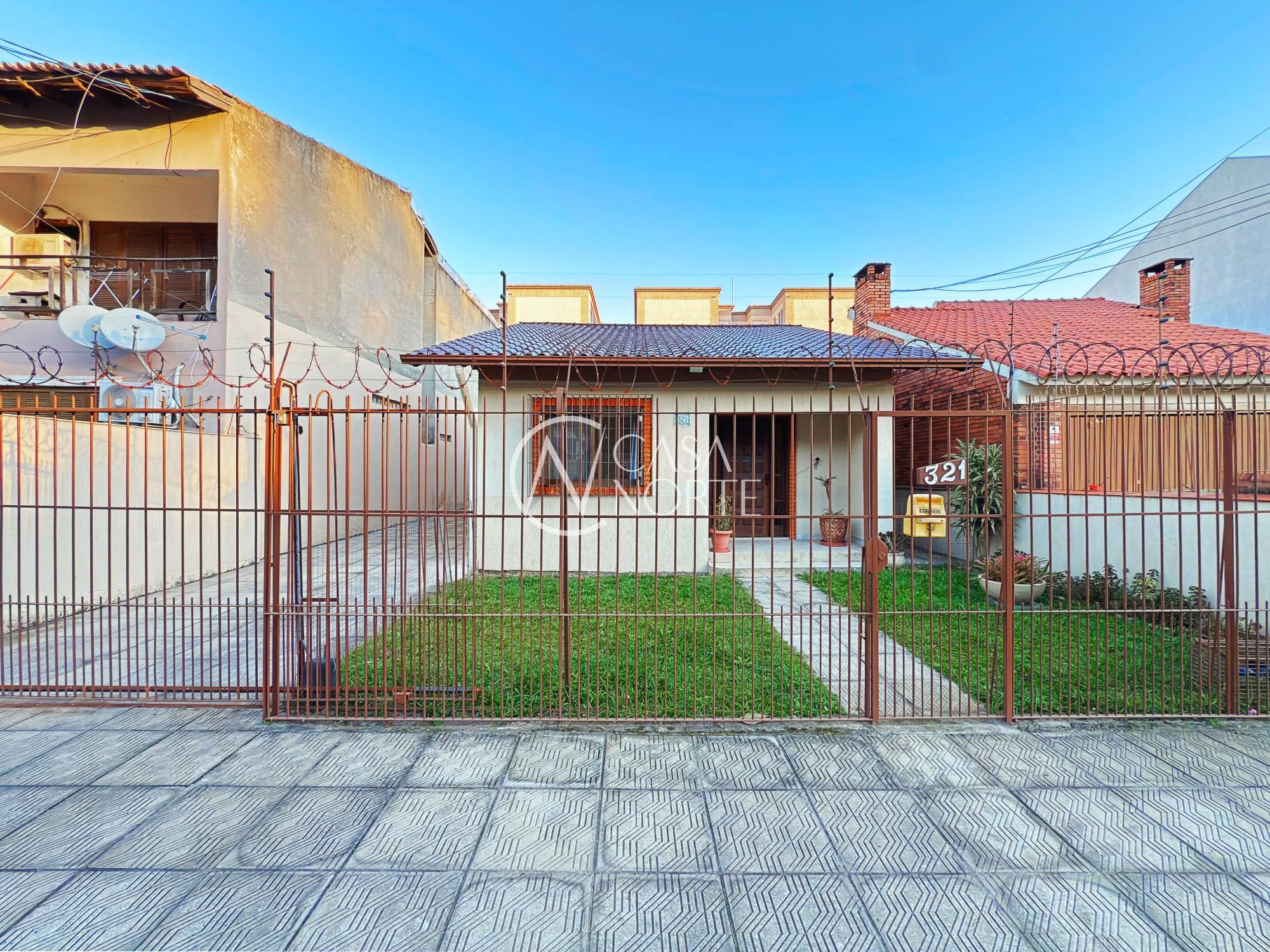 Casa à venda com 2 quartos, 143m², 3 vagas, Rua Fernando Borba no bairro Ipanema em Porto Alegre