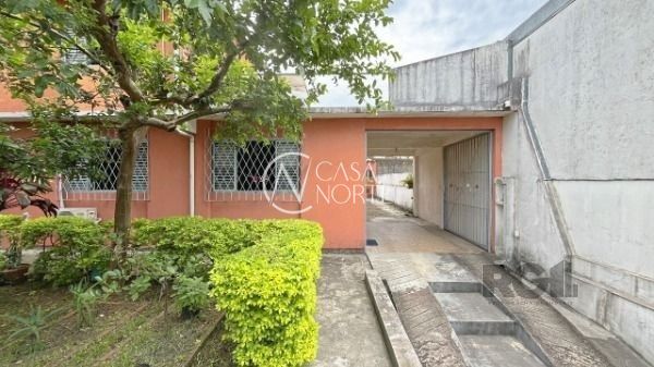 Casa à venda com 3 quartos, 177m², 3 vagas, Avenida Eduardo Prado no bairro Cavalhada em Porto Alegre