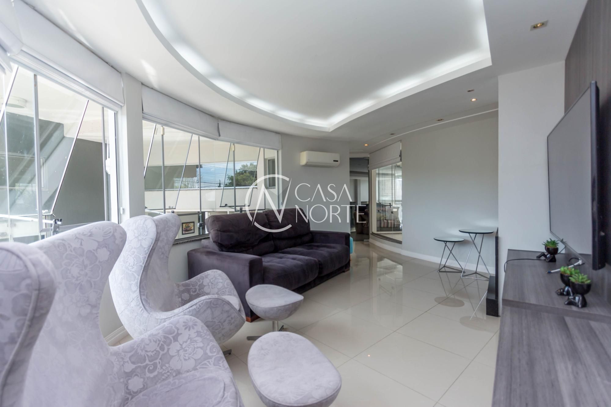 Casa à venda com 3 quartos, 420m², 2 suítes, 4 vagas, Rua Delfino Riet no bairro Santo Antônio em Porto Alegre