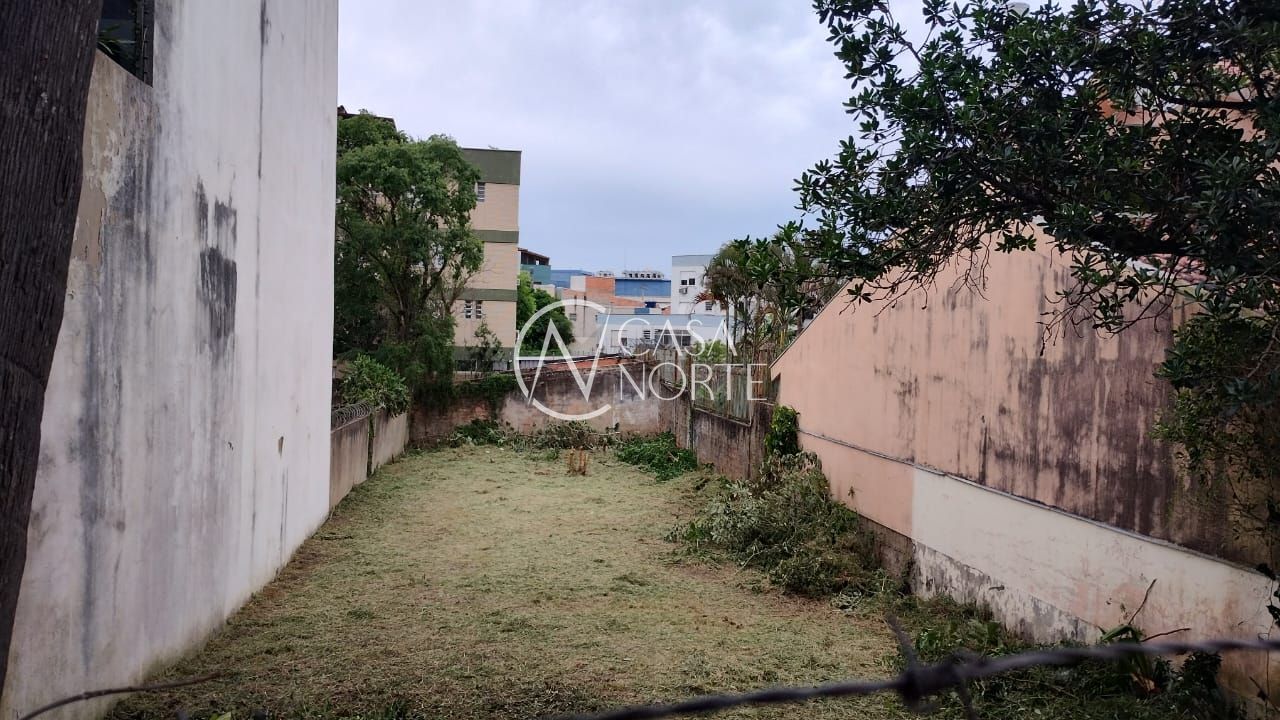 Terreno à venda  com 395m², Rua Estevão Cruz no bairro Cristal em Porto Alegre