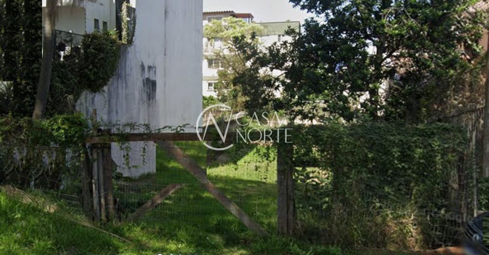 Terreno à venda  com 395m², Rua Estevão Cruz no bairro Cristal em Porto Alegre