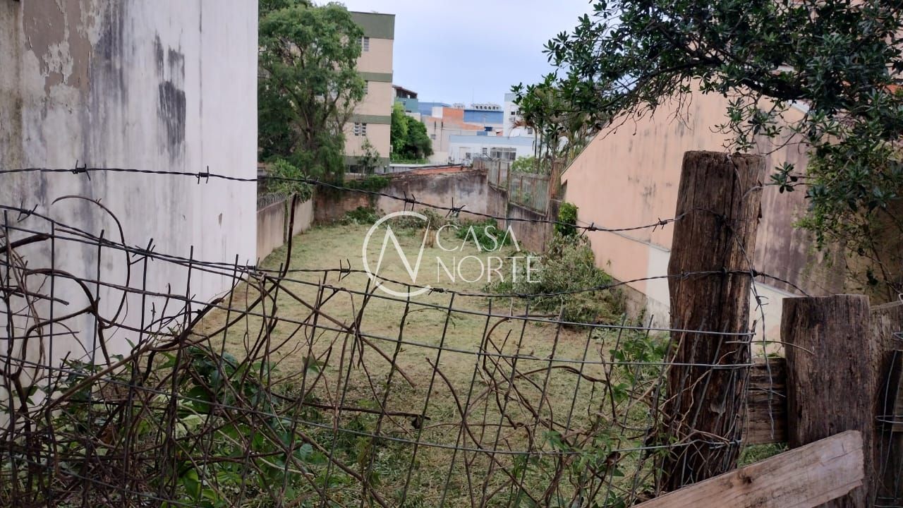 Terreno à venda  com 395m², Rua Estevão Cruz no bairro Cristal em Porto Alegre