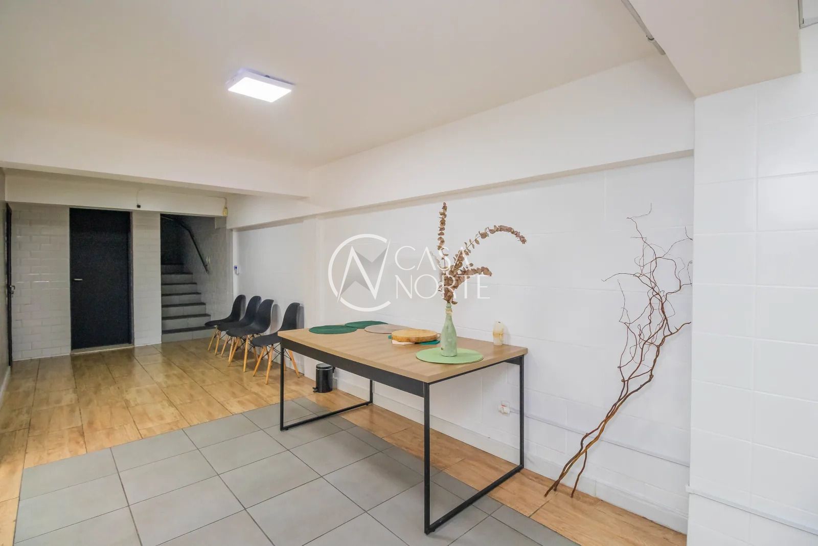 Casa à venda com 4 quartos, 337m², 1 suíte, 2 vagas, Rua João Paetzel no bairro Chácara das Pedras em Porto Alegre