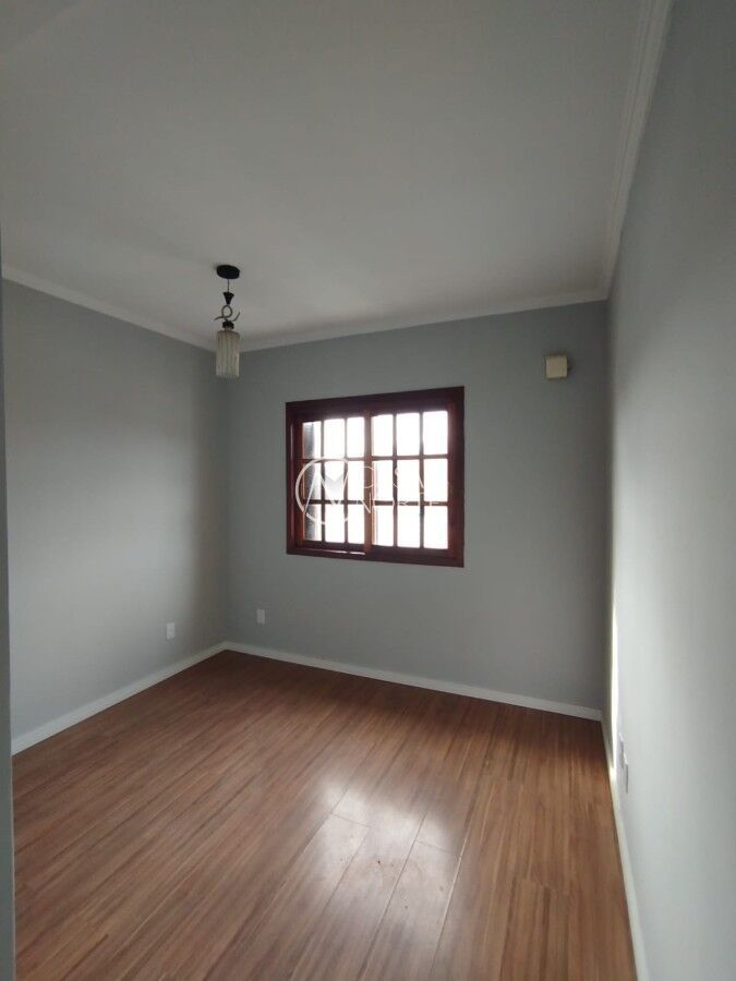 Casa à venda com 2 quartos, 142m², 2 vagas, Rua Germano Basler no bairro Jardim Leopoldina em Porto Alegre