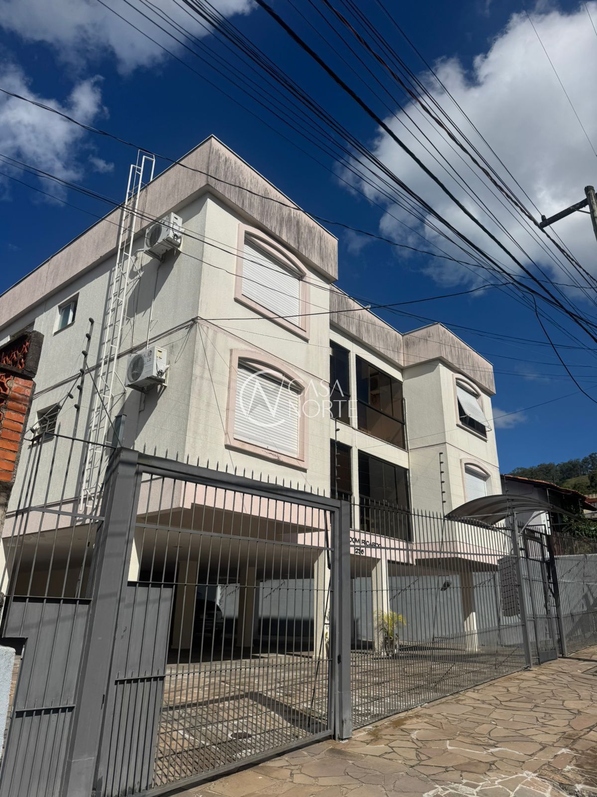 Apartamento Garden à venda com 2 quartos, 84m², 1 vaga, Rua Doutor Ney Cabral no bairro Nonoai em Porto Alegre